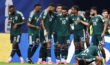 سالم الدوسري لاعب الهلال السعودي يرتدي قميص الفريق