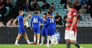 لاعب تشيلسي الشاب داتان ستباييف يحتفل بتسجيل هدف في مباراته الأولى