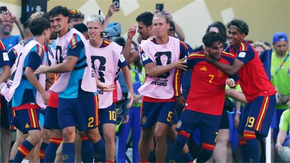 لاعب كرة قدم يخضع لاختبار منشطات