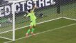 حارس المرمى المغربي ياسين بونو يرتدي قميص الهلال السعودي