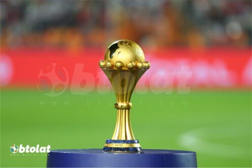 ملعب كرة قدم في مصر مع شعار كأس الأمم الأفريقية تحت 23 عامًا