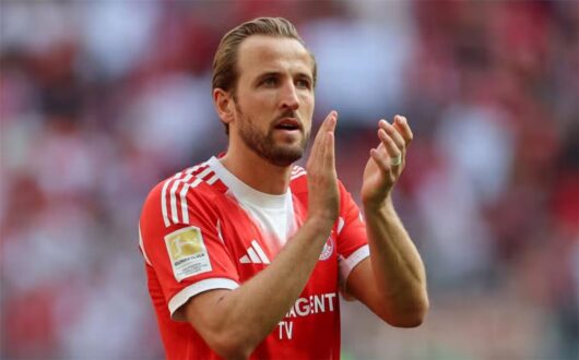 صورة لهاري كين لاعب بايرن ميونخ يحتفل بتسجيل هدف