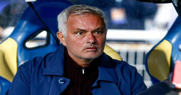 جوزيه مورينيو مدرب ريال مدريد يتحدث خلال مباراة ودية