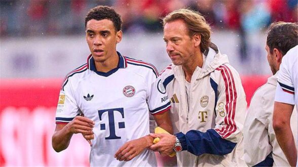 جمال موسيالا لاعب بايرن ميونخ يحتفل بهدف