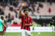 لاعب كرة القدم المصري محمد عبد المنعم يرتدي قميص نادي نيس الفرنسي