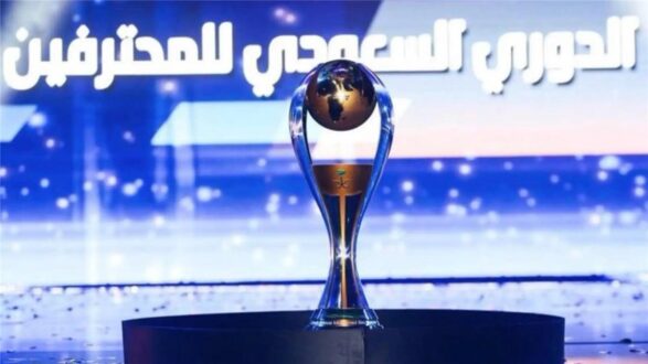 لاعبو الهلال يحتفلون بتسجيل هدف في مرمى الفيصلي