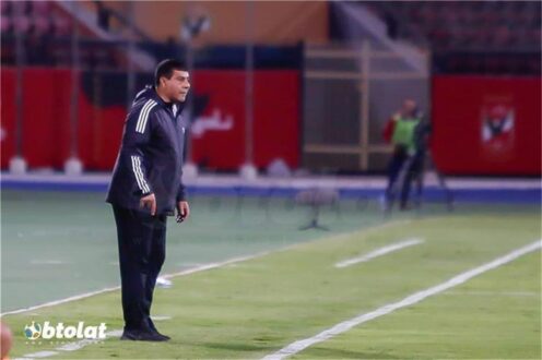 طارق العشري مدرب كرة قدم يتحدث عن خط دفاع الأهلي وخلافة علي معلول