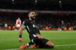 محمد صلاح يرتدي قميص طرابزون سبور