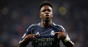 فينيسيوس جونيور لاعب ريال مدريد يبتسم