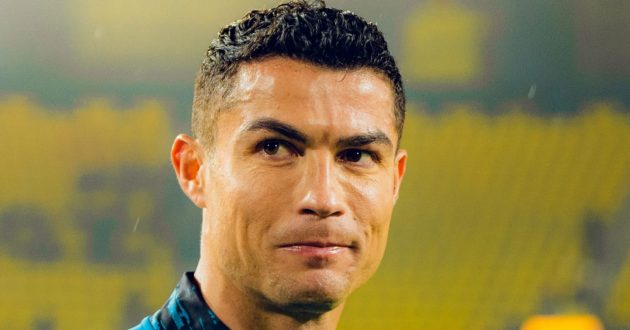 لاعبو العين والنصر في الملعب