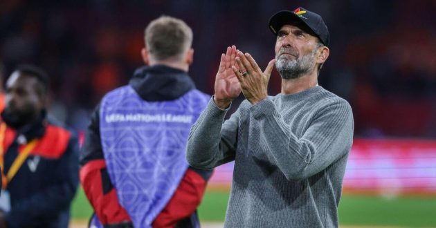 يورجن كلوب مدرب منتخب ألمانيا يتابع مباراة ضد هولندا