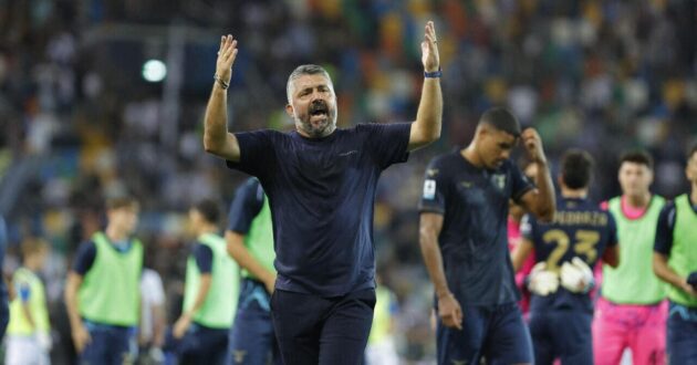 لاعبو لاتسيو يحتفلون بهدف الفوز في الدوري الإيطالي