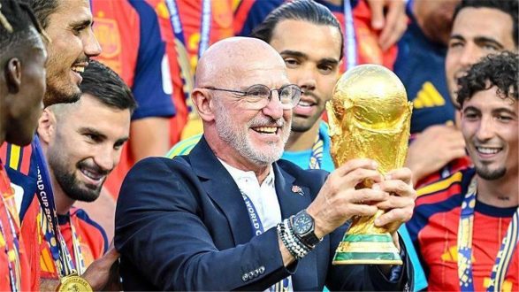دي لا فوينتي يجدد عقده مع إسبانيا حتى 2032