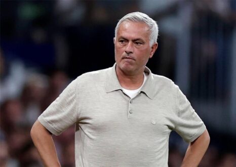 جوزيه مورينيو مدرب ريال مدريد يتحدث في مؤتمر صحفي