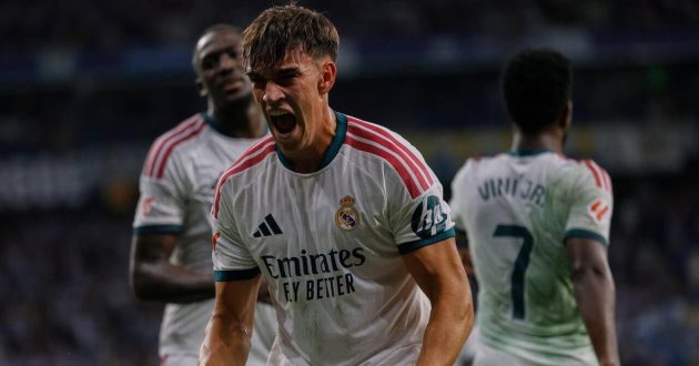 لاعب ريال مدريد يحتفل بتسجيل هدف الفوز ضد إلتشي