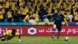 لاعب الهلال جابرييل مارتينيلي يحتفل بتسجيل هدف في الدوري السعودي