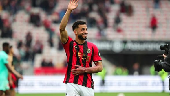 محمد عبد المنعم لاعب نيس يشارك في مباراة ضد ستراسبورج