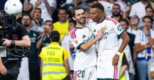 كيليان مبابي يحتفل بتسجيل هدف لريال مدريد ضد إشبيلية